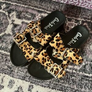 Chic Leopard Print Sandals with Buckle Detail